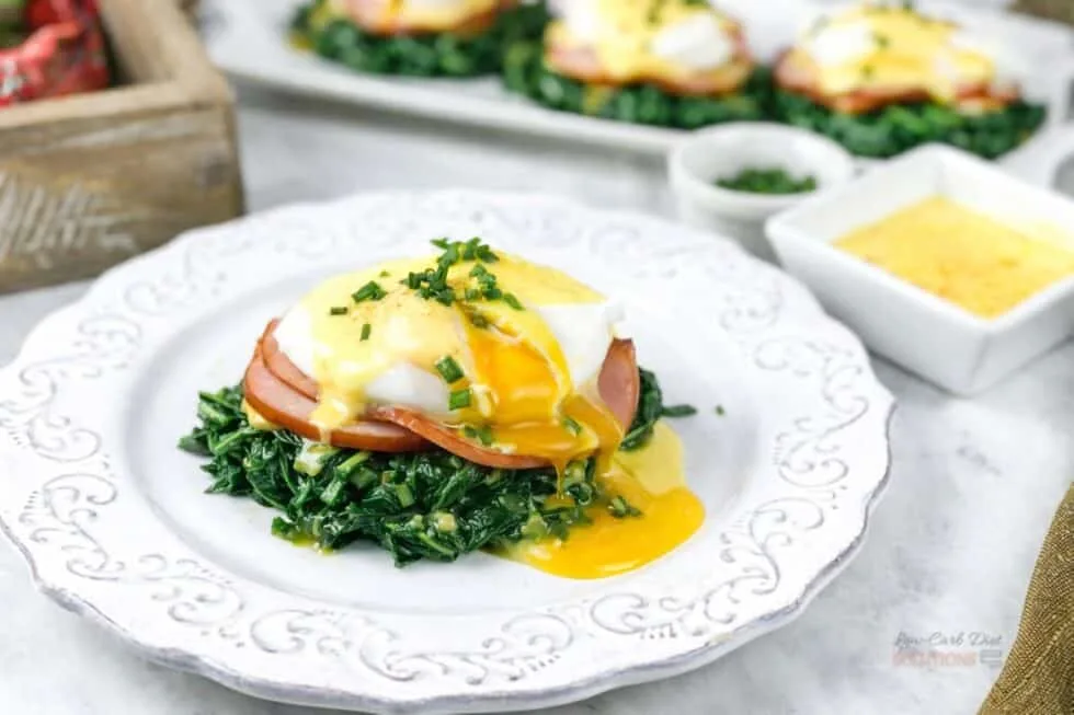 Keto Eggs Benedict with Spinach and Hollandaise