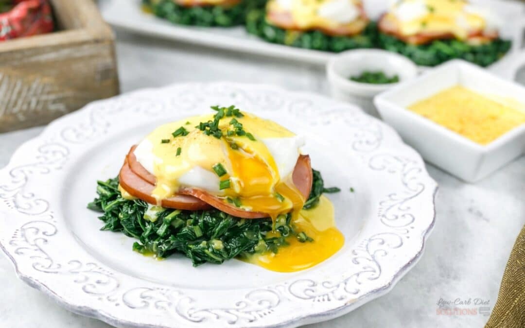 Low-Carb Eggs Benedict with Spinach and Hollandaise